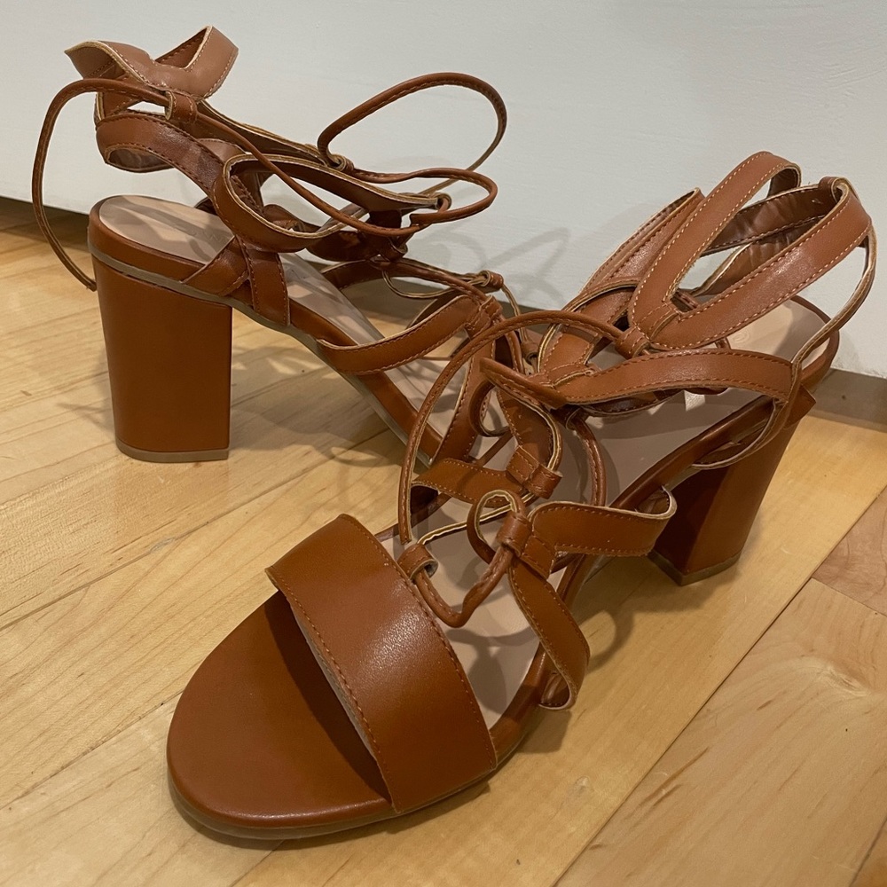 Wild Diva Lounge size 10 brown leather lace up block heel